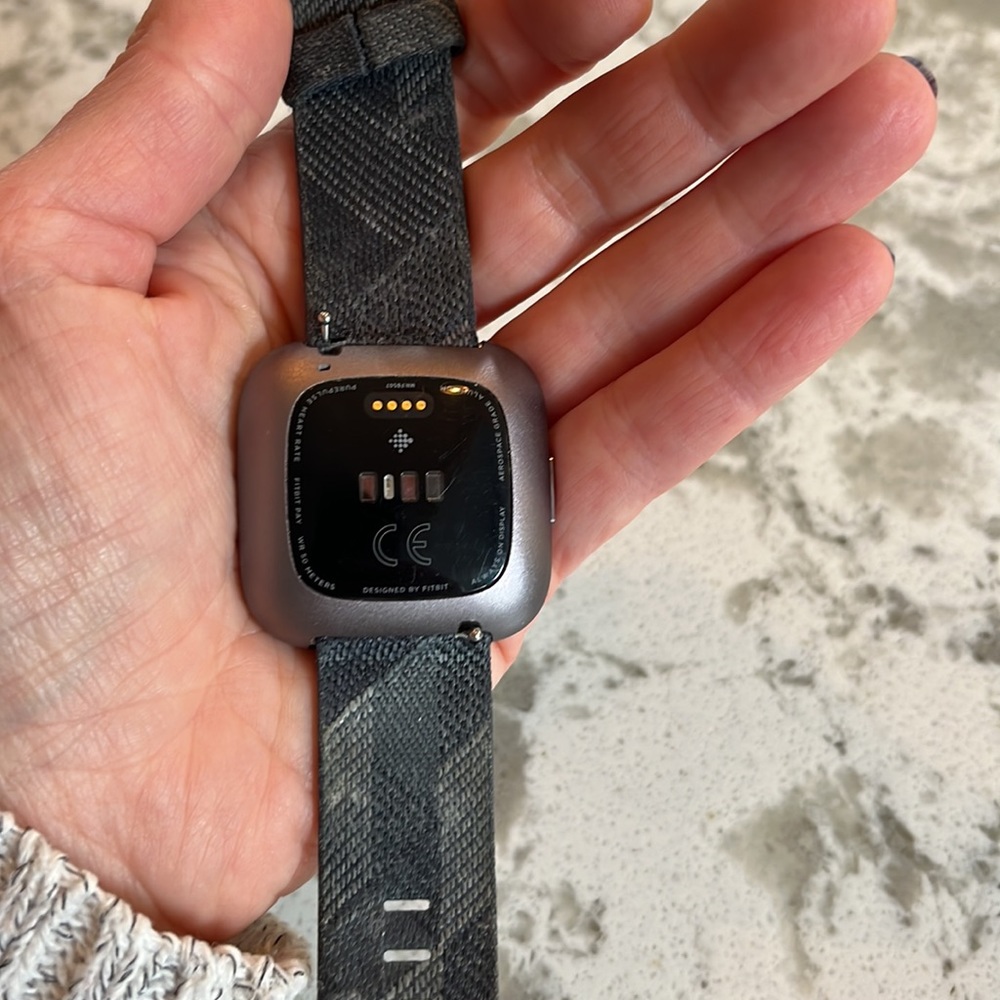 Fitbit Versa 2 - Picture 2 of 2